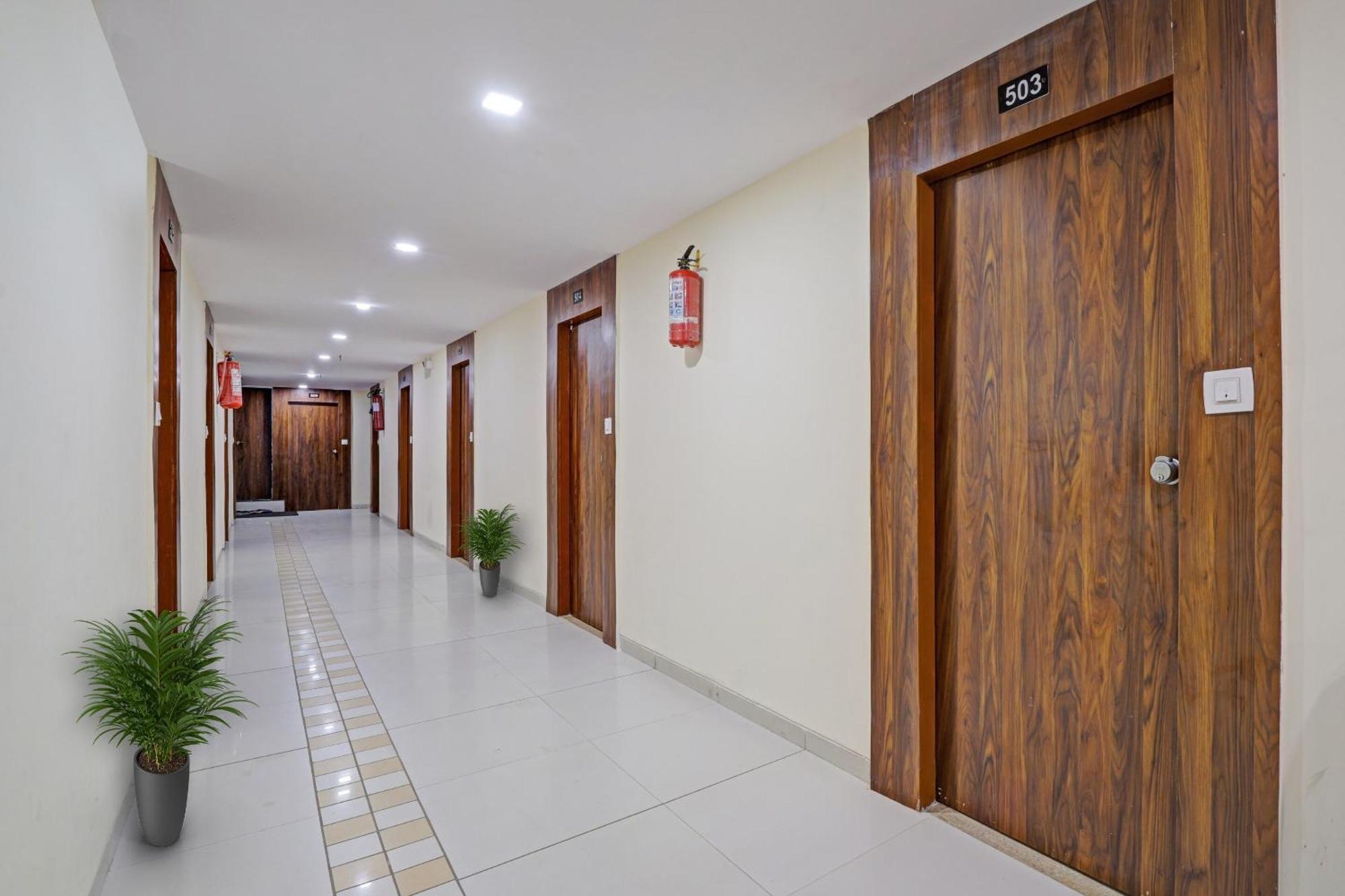 Hotel O Neelkamal Ahmedabad Esterno foto