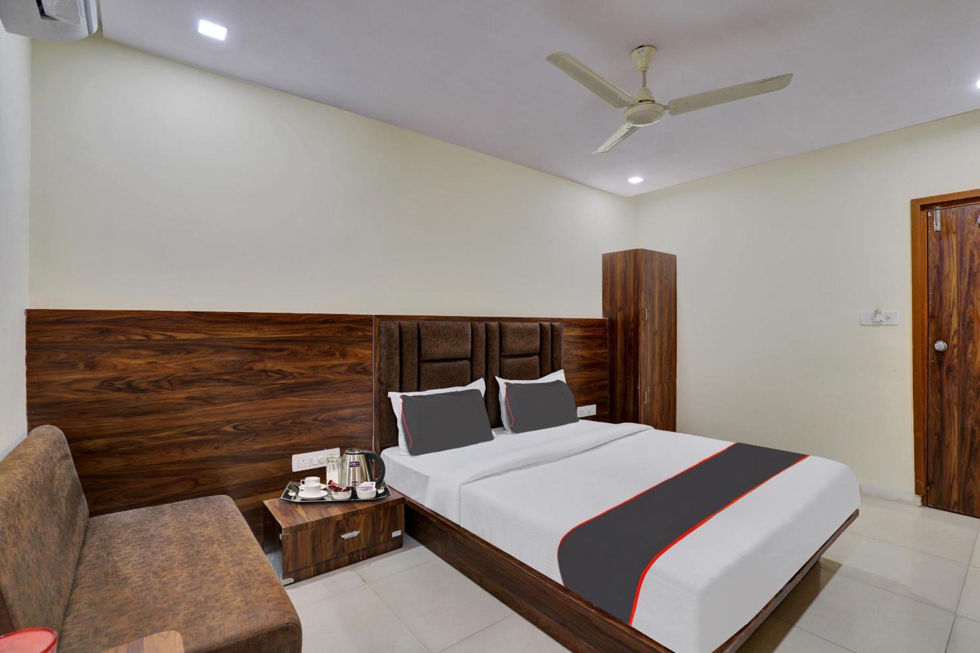 Hotel O Neelkamal Ahmedabad Esterno foto