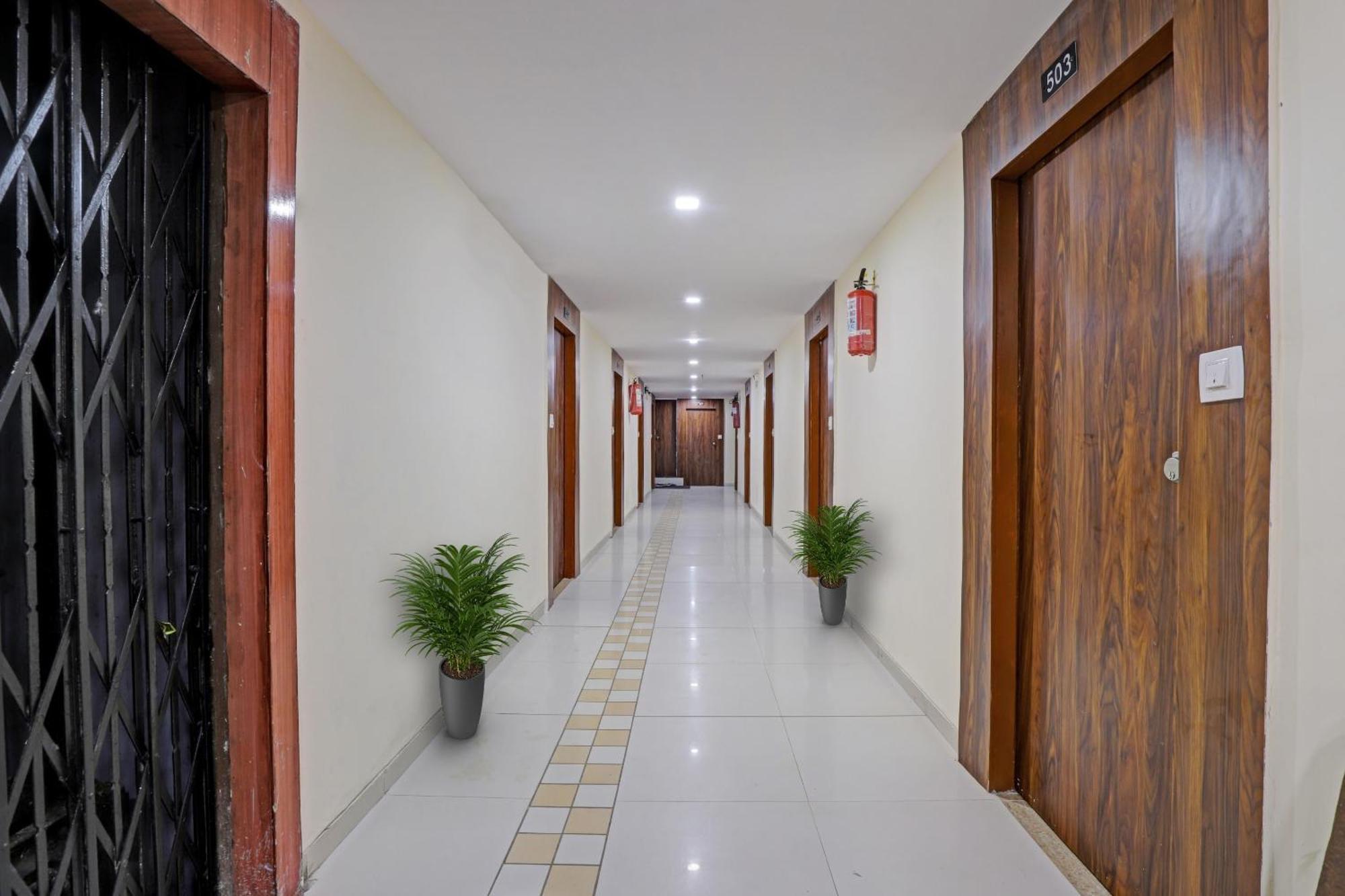 Hotel O Neelkamal Ahmedabad Esterno foto