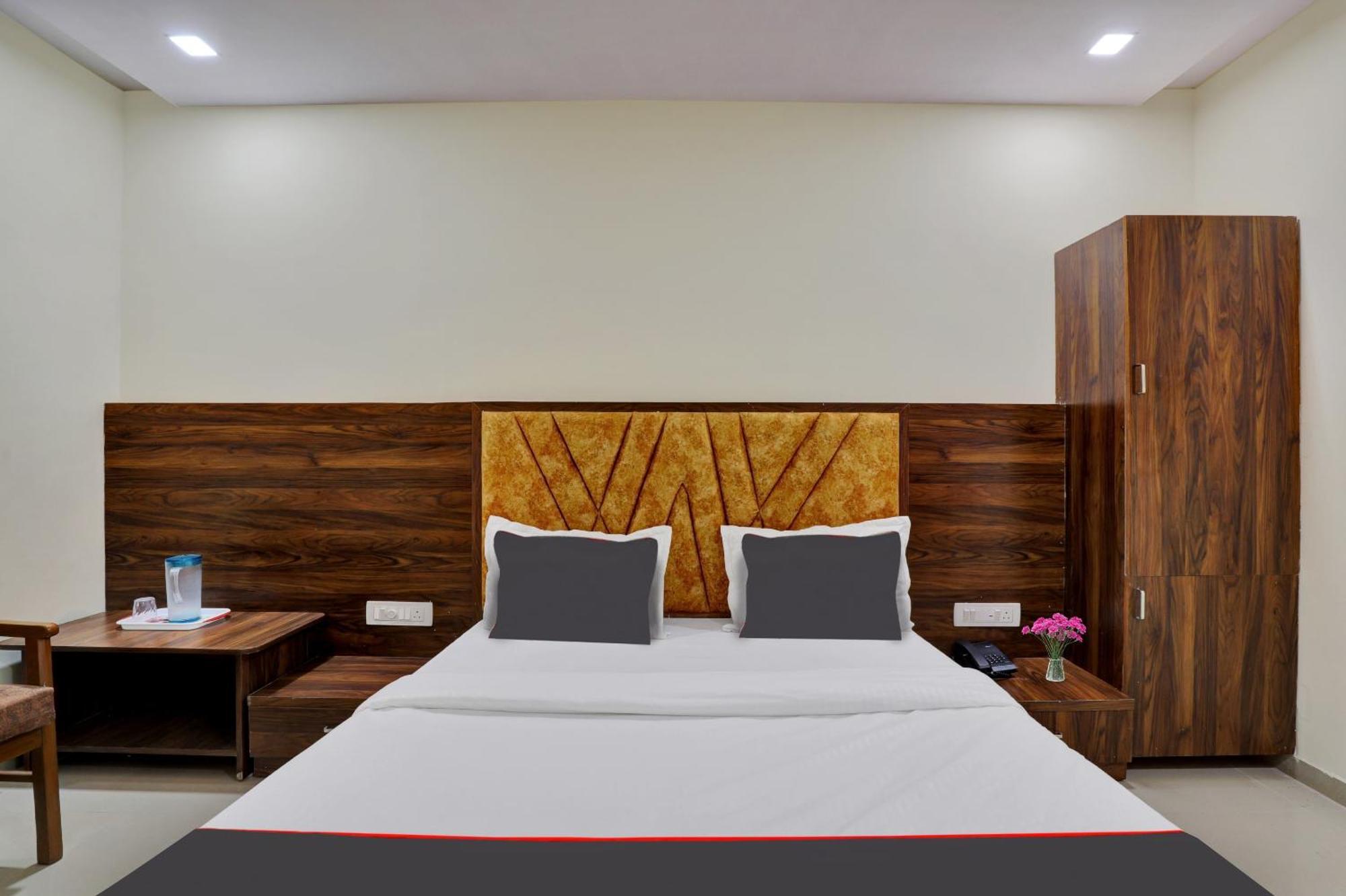 Hotel O Neelkamal Ahmedabad Esterno foto